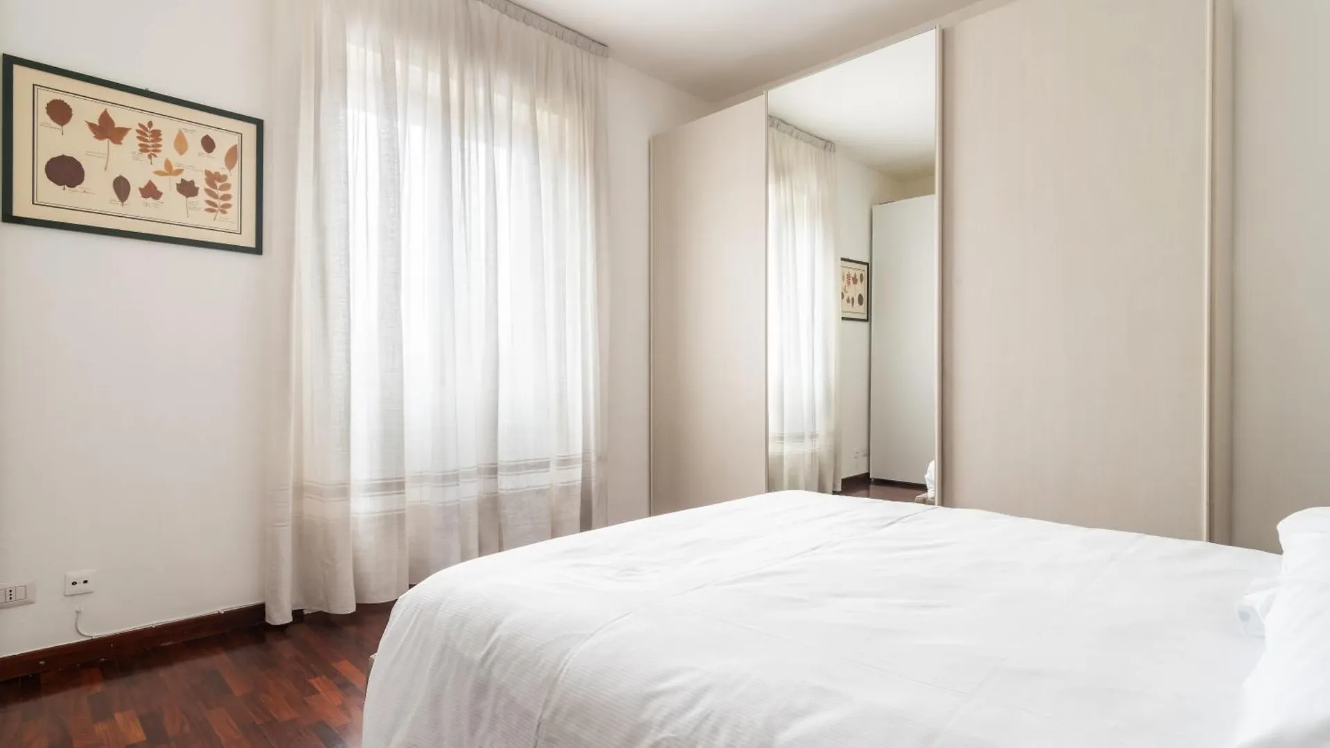 Wonderful Three-Room Apartment Just Few Minutes Away From Mm Tricolore Milan