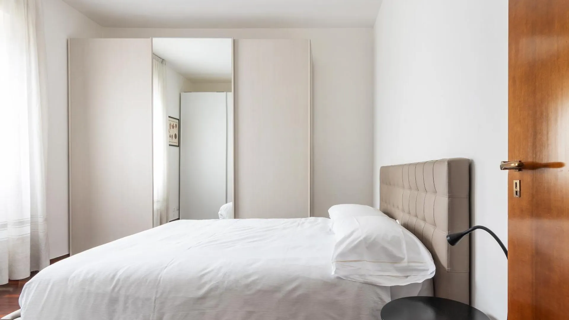 Wonderful Three-Room Apartment Just Few Minutes Away From Mm Tricolore Milan