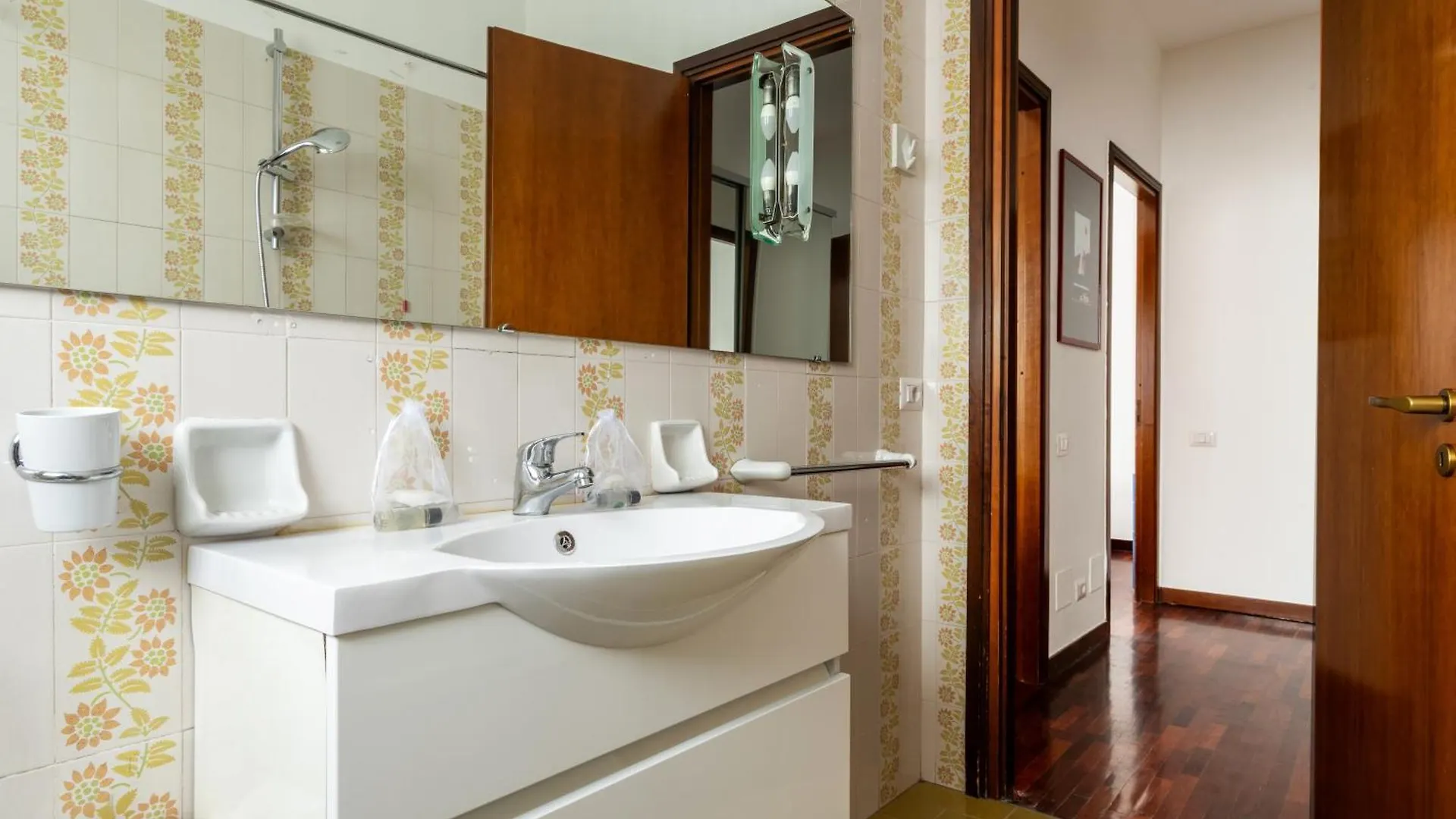 Wonderful Three-Room Apartment Just Few Minutes Away From Mm Tricolore Milan