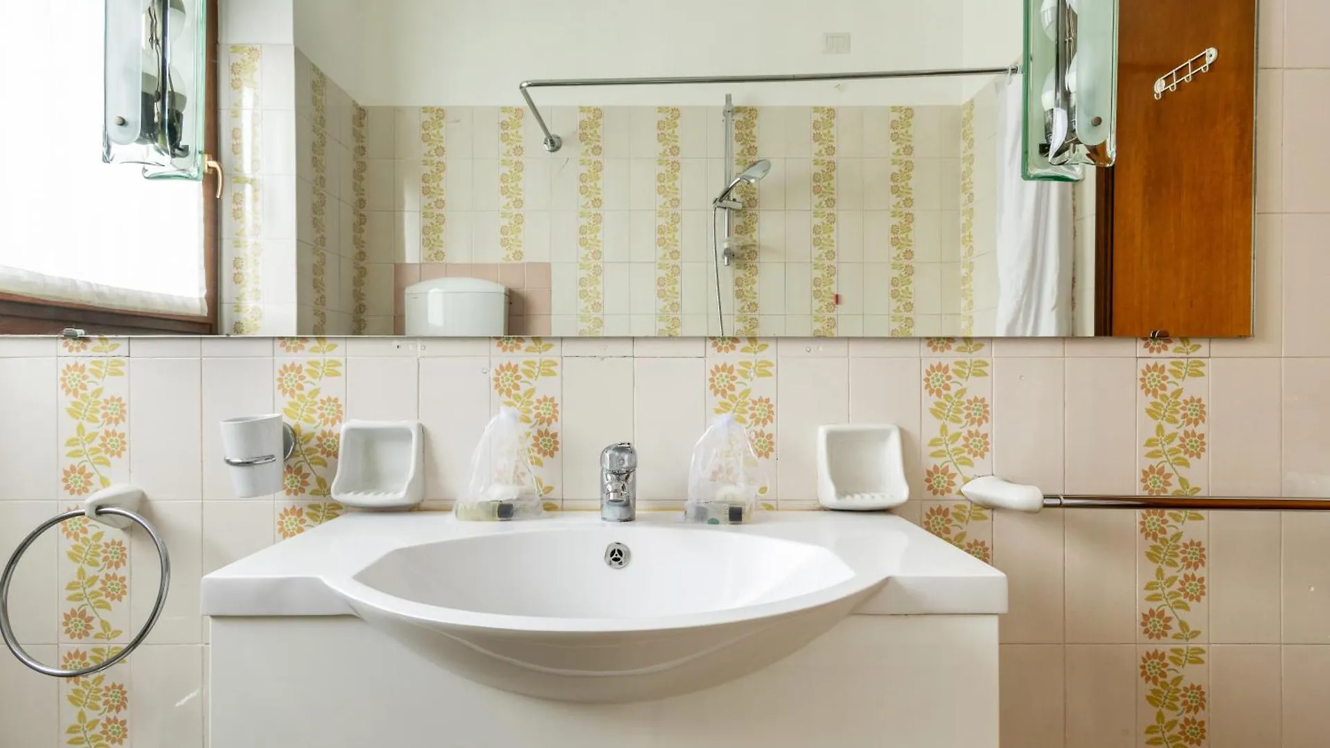 Wonderful Three-Room Apartment Just Few Minutes Away From Mm Tricolore Milan Italy