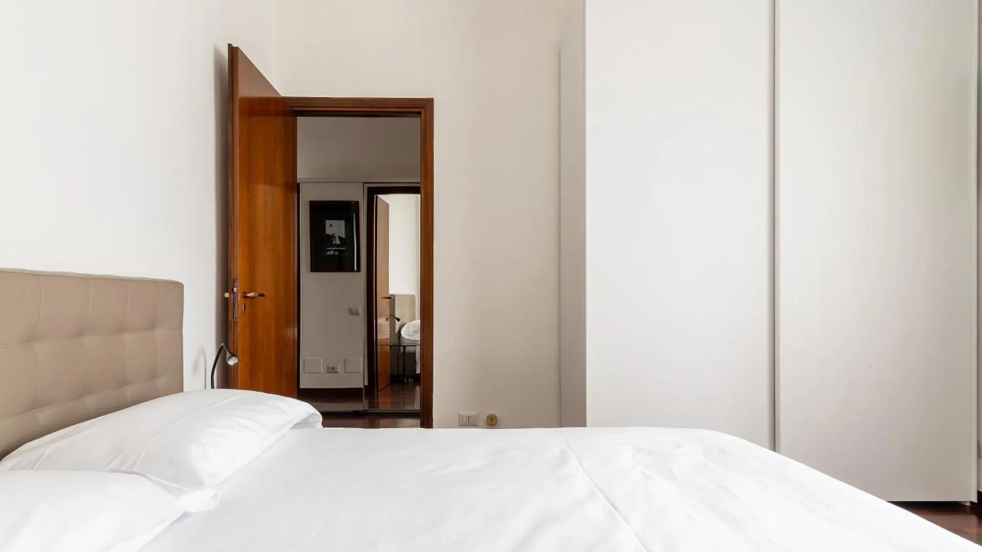 Wonderful Three-Room Apartment Just Few Minutes Away From Mm Tricolore Milan